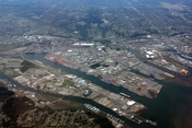 English: Port of Tacoma with Commencement Bay (lower right); Puyallup River (above center)