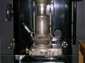 First Electron Microscope with Resolving Power Higher than that of a Light Microscope Ernst Ruska, Berlin 1933 Replica by Ernst Ruska, 1980 For the first time the apparatus had a condensor in front of the specimen and two magnifying lenses. Magnification 