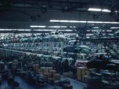 English: A view inside the Volkswagen factory in Wolfsburg, Germany, showing the assembly line. Deutsch: Volkswagen-Produktion in Wolfsburg.