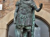 English: Modern bronze statue of Julius Caesar, Rimini, Italy.