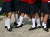 Español: Uniforme escolar para chicas de primaria.