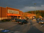 English: The Home Depot at the North Pointe Shopping Center in Durham, North Carolina in the evening.