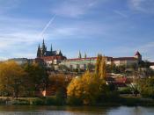 Panoramic view of Prague Castle Česky: Panoramatický pohled na Hradčany a Pražský hrad Français : Vue panoramic du Chateau de Prague depuis la Vieille-Ville