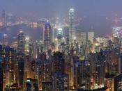 A 26 segment × 3 exposure (78 frames in total) panoramic view of the Hong Kong skyline taken from a path around Victoria Peak. Français : Vue panoramique de Hong Kong depuis un sentier de Victoria Peak. Image construite en assemblant 78 clichés (26 visées