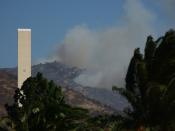 English: Smoke from fires near Pepperdine University in Malibu, California.