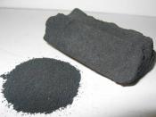 English: Activated carbon both in powder and block form Deutsch: Aktivkohle in Pulver -und Blockform