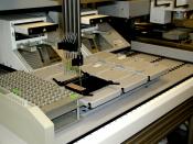 English: Public domain image from cancer.gov http://visualsonline.cancer.gov/details.cfm?imageid=3483. TECAN Genesis 2000 robot preparing Ciphergen SELDI-TOF protein chips for proteomic pattern analysis. Highly accurate cancer prognosis can be accomplishe