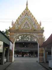 English: Mae Sot temple