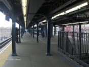 English: Myrtle-Wyckoff Avenue M train platform Category:New York City Subway images