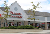 English: Famous Footwear store,Oak Valley Shopping Center, 2915 Oak Valley Drive, Ann Arbor, Michigan