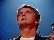 English: Picture of Mike Oldfield. Text on the photo provides information: 