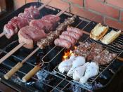 Photo of a Churrasco (brazilian barbecue), as prepared by cariocas. Left to right and down are Fraldinha, Picanha, Coração (chicken heart), lingüiça (sausages), garlic bread, sliced picanha with garlic and chicken legs.