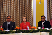 English: Secretary Clinton meets with India's business leaders. From left to right: Ratan Tata, Charmain of the Tata Group; Secretary Clinton; Mukesh Ambani, Chairman and Managing Director of Reliance Industries.
