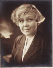 English: Helen Mayo in c 1914.
