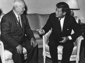 English: John F. Kennedy meeting with Nikita Khrushchev in Vienna. Русский: Встреча Джона Ф. Кеннеди с Никитой Сергеевичем Хрущёвым в Вене.
