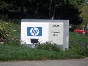 English: This sign welcomes visitors to the headquarters of the Hewlett-Packard Company at 3000 Hanover Street in Palo Alto, California.