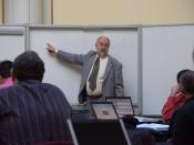 Česky: Prof. Rejnuš na přednášce modulu Strategic Management