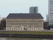 Deutsch: Peter Behrens: Düsseldorf, Fassade Hauptverwaltungsgebäude Mannesmann (heute Vodafone)