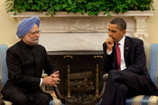 English: President Barack Obama meets with Prime Minister Manmohan Singh during their bilateral meeting in the Oval Office, Nov. 24, 2009.