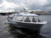 English: Hydrofoil high-speed boat docking in St. Petersburg, Russia from a run to Peterhof Palace.