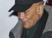 Harry Belafonte leaving the press conference for the film 