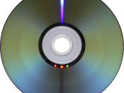 English: Underside of a DVD-R disc, modified to have transparent background. Français : Dessous d'un DVD (sur fond transparent) Frysk: DVD/dûbelskiif (Unterkant)