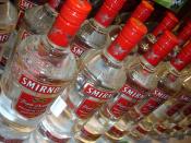 English: Bottles of Smirnoff vodka in an airport duty free shop. Deutsch: Smirnoff Wodka Flaschen im Duty Free Shop eines Flughafens