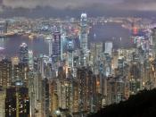 English: A 46 segment × 3 exposure HDR panorama of the Hong Kong night skyline. Taken from Lugard Road at Victoria Peak. Français : Vue panoramique de Hong Kong depuis Lugard Road sur Victoria Peak. Image construite en assemblant 138 clichés (46 visées × 