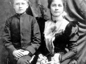 Photograph of the American poet Ezra Pound in 1898 with his mother, Isabel.