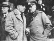 English: German Reichs-Chancellor Franz von Papen and his Minister of War General Kurt von Schleicher in 1932 watching a horse-race in Berlin-Karlshorst.