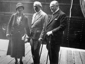 Miss S. Macdonald, P. M. Macdonald and Prime Minister R. B. Bennett, Québec, July 1934 / Mlle S. Macdonald, P.M. Macdonald et le premier ministre R. B. Bennett, à Québec, juillet 1934