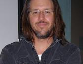 English: David Foster Wallace at the Hammer Museum in Los Angeles, January 2006. The head shot was cropped out from the original image with fans Claudia Sherman and Amanda Barnes. Česky: David Foster Wallace v Hammer Museum v Los Angeles v Lednu 2006. Por
