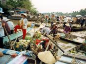 English: Floating market of Cần Thơ, Mekong Delta, Vietnam. עברית: השוק הצף של קן תו, דלתת המקונג, ויטנאם.