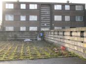 English: Greendykes Gardens A drying green in an abandoned housing scheme used as an orienteering control. The whole area looks like a few months after a zombie apocalypse, universal plague, Cylon attack etc. Quite eerie. Demolition has commenced and I do