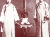 English: 2 ladies of Qing Chinese Imperial Court with Qipao on them.