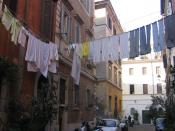 English: Laundry is hung to dry above an Italian street.