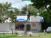 English: Ypsilanti, Michigan's war memorial for the Spanish-American war, in front of Ypsilanti's Domino's Pizza restaurant.