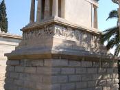 English: Heinrich Schliemann's grave in the First Cemetery of Athens in Greece.