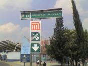 Español: Nuevo letrero de la estación Garibaldi-Lagunilla que usa energía solar como iluminación