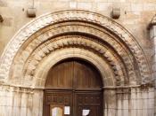 portail de l'église de Lorris dans le Loiret