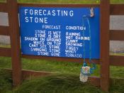 English: The Forecasting Stone In the car park of the island stores