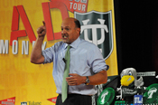 English: CNBC’s “Mad Money with Jim Cramer” came to Tulane University’s Freeman School of Business Oct. 19, 2010 to broadcast in front of a live audience as part of the show’s “Back to School Tour.”