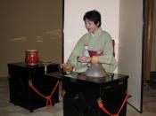 English: Performing the tea ceremony. Category:Japanese tea ceremony