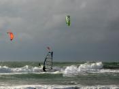English: kitesurfing and windsurfing at Ocean Beach in San Francisco