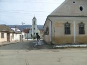 English: Solomon Church in Gherla, with baroque house on the right side.