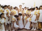 English: Schahbanu Farah Pahlavi and nurses of a hospital in Kermanshah, Iran