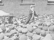 English: Emmeline Pankhurst speaking to a by-election crowd
