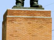 English: Stalin's Boots - in Memento Park (Szoborpark), near Budapest Magyar: Sztálin csizmái – Memento Park (Szoborpark), Budapest Slovenščina: Stalinovi škornji, edino kar je ostalo od mogočne kiparske stvaritve - spomenika, danes stojijo v Szobo parku 