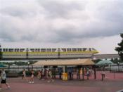 English: Pic of the yellow monorail taken from 2004 trip.