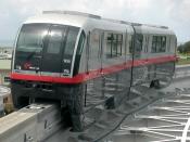 English: Picture of Okinawa City Monorail at Akamine station. 日本語: 沖縄都市モノレール1000形電車 赤嶺駅にて